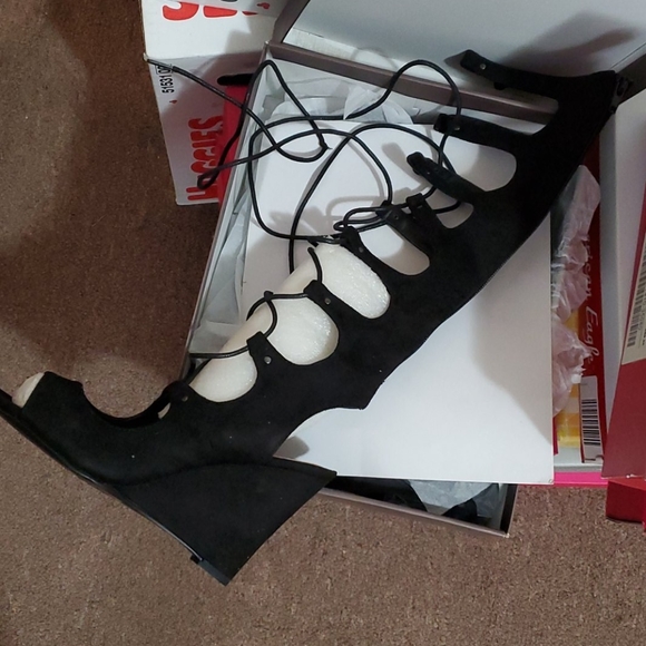 Shoes - Picture 6 of 10